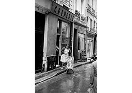 Paris street photography : creperie, November 1974
